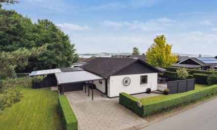 'Thorward' - 100m from the sea 2