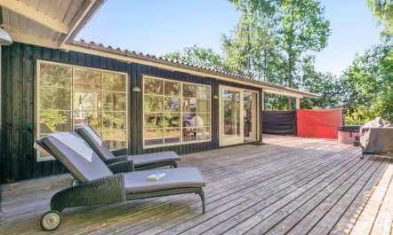 'Epke' - 250m from the sea 2