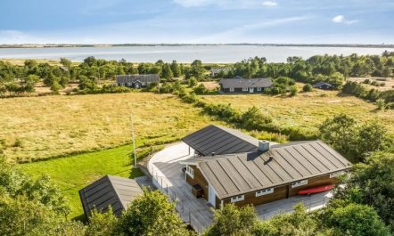 'Eljas' - 200m to the fjord