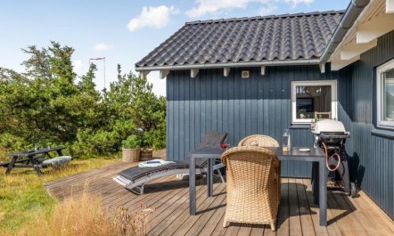 'Effie' - 500m from the sea 7