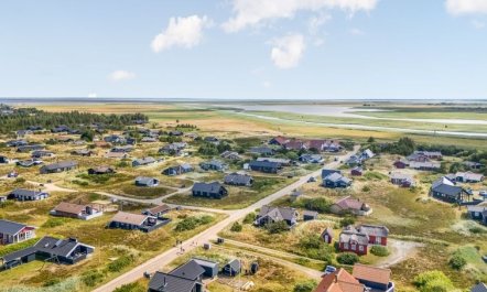 'Effie' - 500m from the sea 1