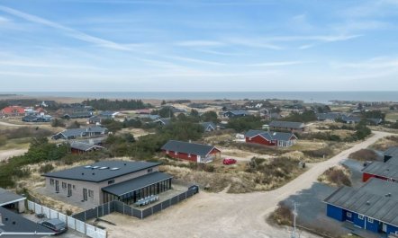 'Clarabelle' - 1.2km from the sea 1