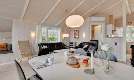 'Sitka' - 250m from the sea 2