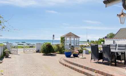 'Michel' - 25m from the sea 4