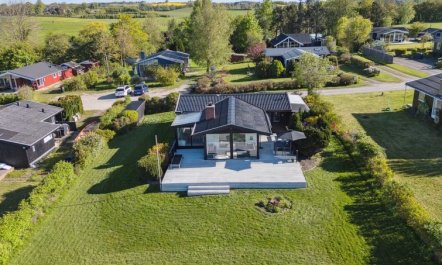 'Manfred' - 250m from the sea 2