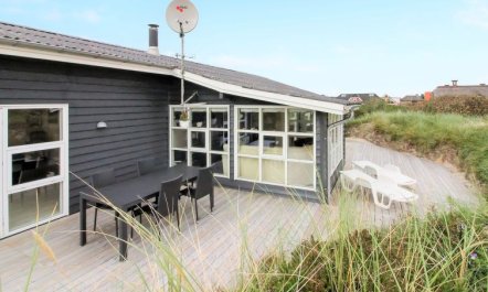 'Ottar' - 400m from the sea 2