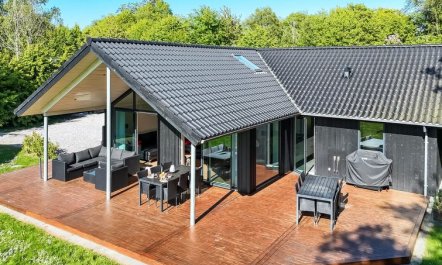 'Erlinda' - 300m from the sea 1