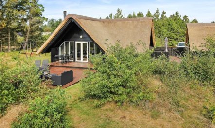 'Awenasa' - 4.1km from the sea