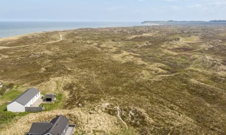 'Hughe' - 200m from the sea 2