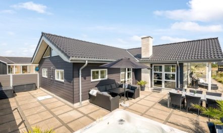 'Ennie' -  from the sea