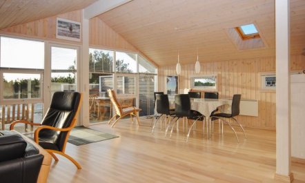 'Laurentia' - 800m from the sea 1