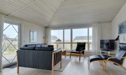 'Nyssa' - 350m from the sea 2