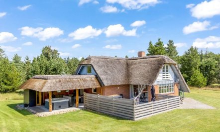 'Arja' - 2.2km from the sea