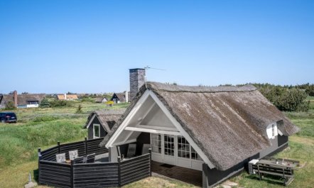 'Franciska' - 800m from the sea