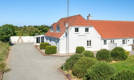 'Stefan' - 500m from the sea