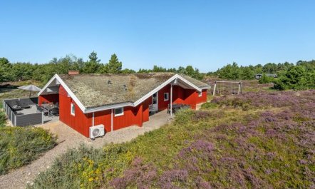 'Asdis' - 2.8km from the sea