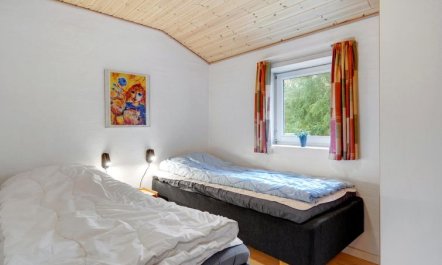 'Asdis' - 2.8km from the sea 2