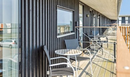 'Kimi' - 100m from the sea 1