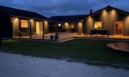 'Anuk' - 2.3km from the sea