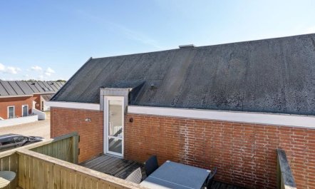 'Iohannes' - 2.3km from the sea 5