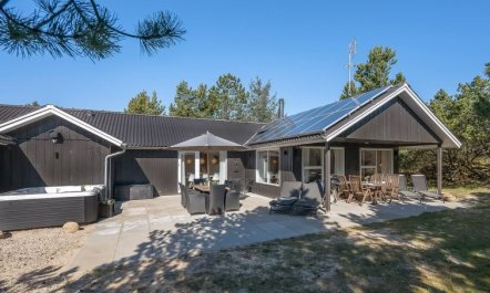 'Allen' - 1km from the sea