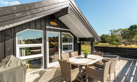 'Skyler' - 1km from the sea