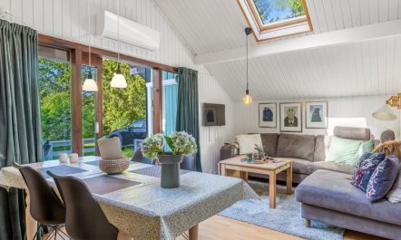 'Ung' - 30km from the sea 2