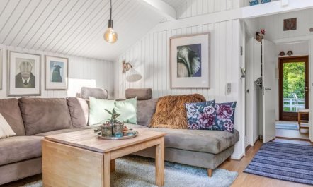 'Ung' - 30km from the sea 4