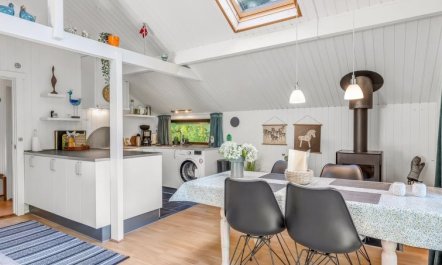 'Ung' - 30km from the sea 5