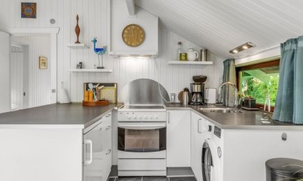 'Ung' - 30km from the sea 6