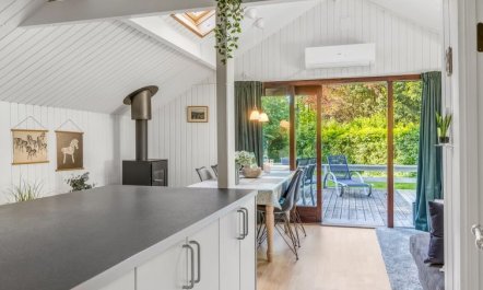 'Ung' - 30km from the sea 7