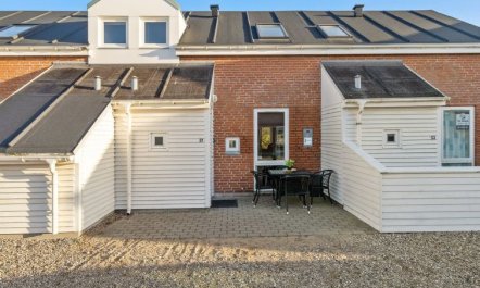 'Enita' - 2.3km from the sea