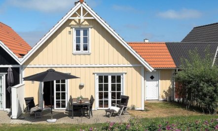 'Moa' - 800m from the sea