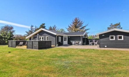 'Hillmari' - 200m from the sea