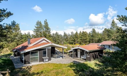 'Augustine' - 1.6km from the sea