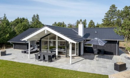 'Dior' - 1.4km from the sea