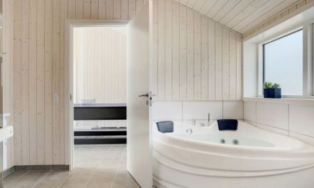 'Dior' - 1.4km from the sea 6