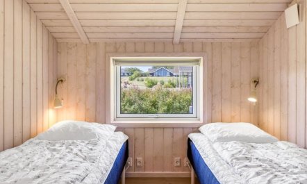 'Ariadne' - 400m from the sea 5