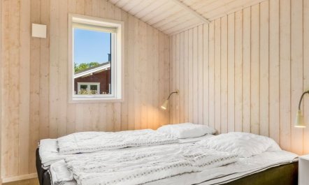 'Ariadne' - 400m from the sea 6