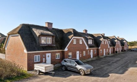 'Oneida' - 800m from the sea 1