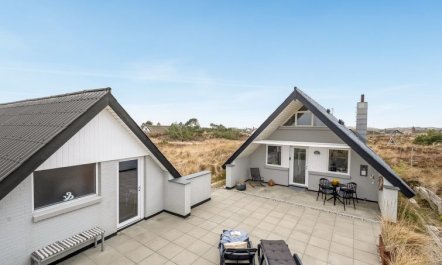 'Jelisaveta' - 500m from the sea