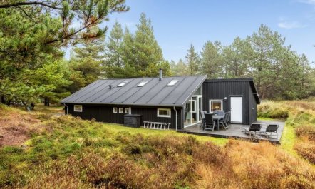 'Emila' - 2.2km from the sea