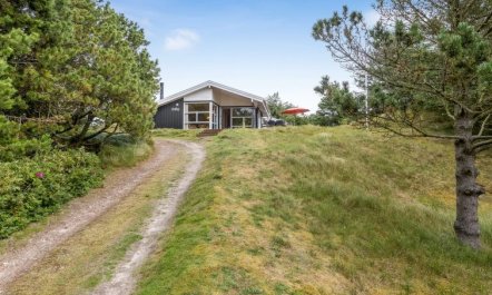 'Tineke' - 800m from the sea 2