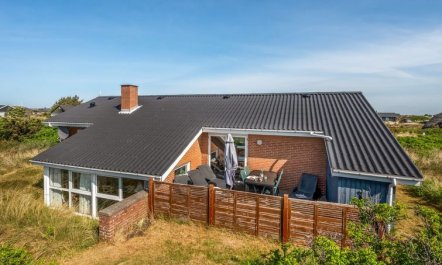 'Anita' - 500m from the sea 1