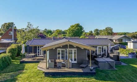 'Orsa' - 80m from the sea