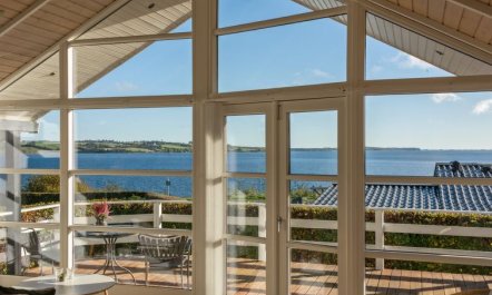 'Nica' - 100m from the sea