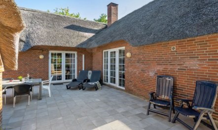 'Thana' - 1.4km from the sea 4