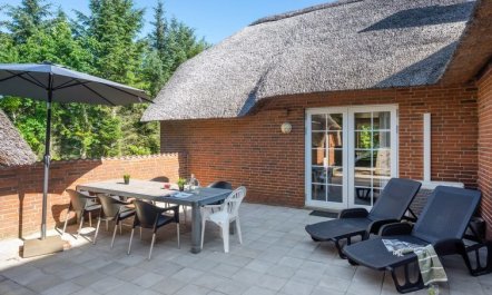 'Thana' - 1.4km from the sea 2