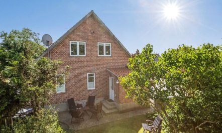 'Ancel' - 1.5km to the fjord