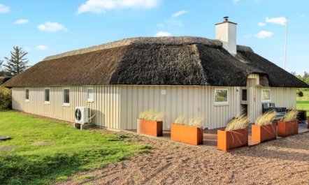 'Annalise' - 1km from the sea